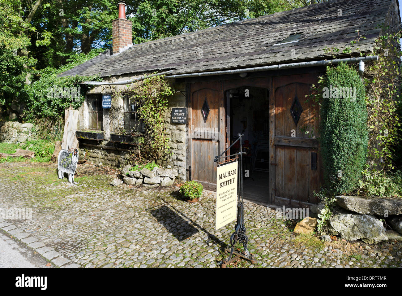 Malham Schmiede in Dorf von Malham, Wharfedale, Yorkshire Dales National Park, England, Großbritannien Stockfoto