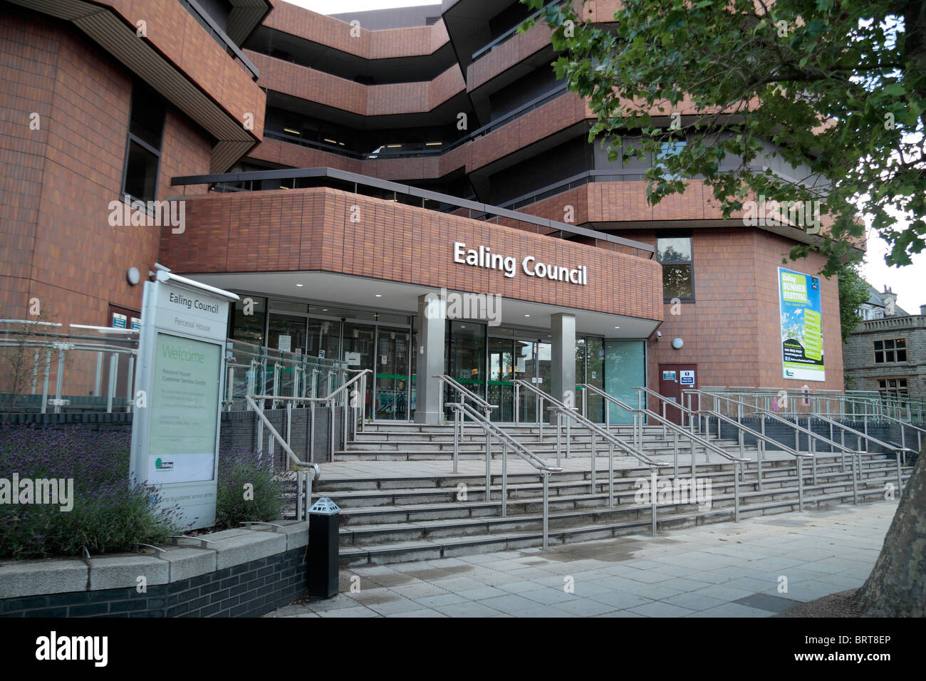 Der Hauptsitz des London Borough of Ealing Council, Uxbridge Road, UK. Stockfoto