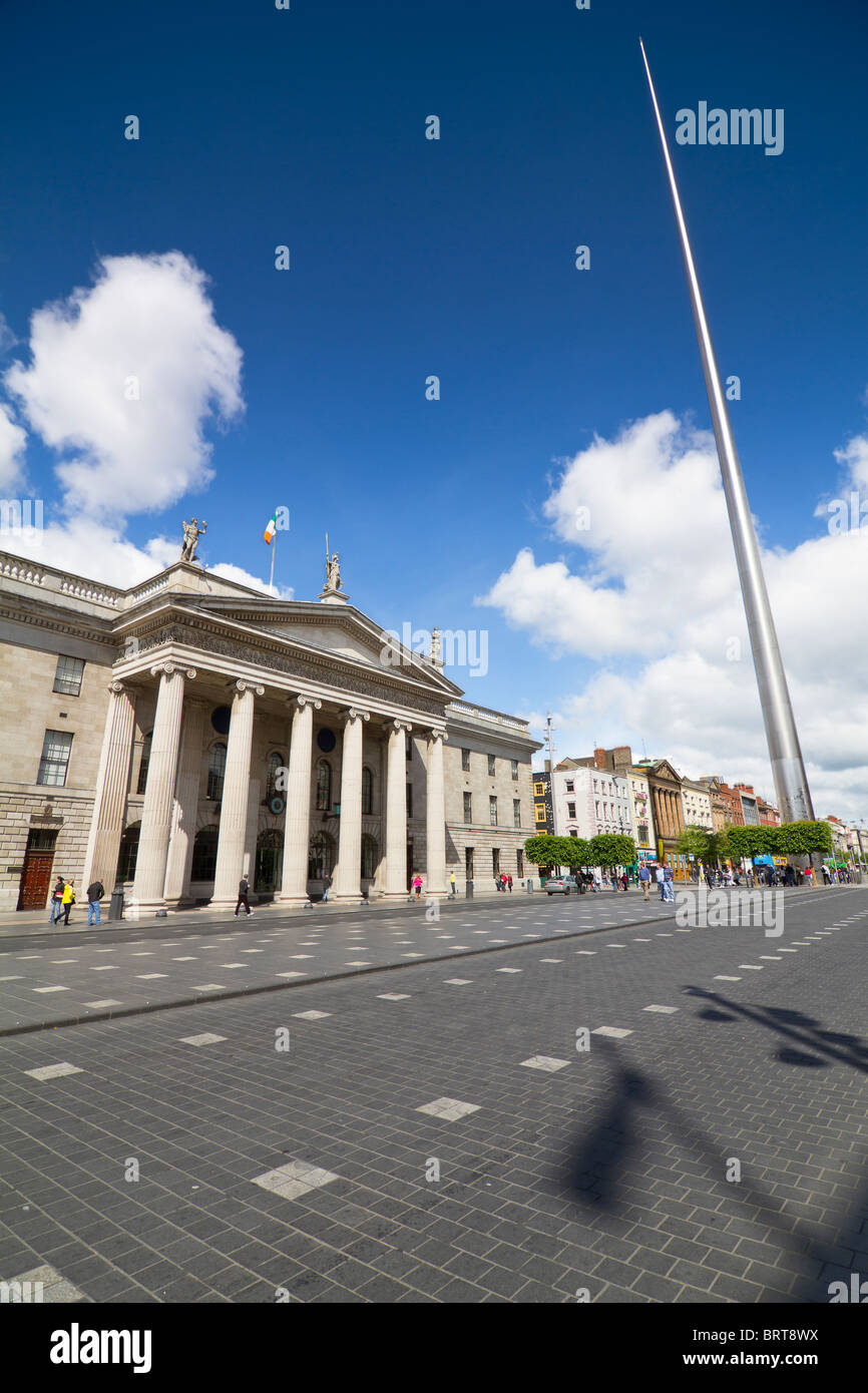 Ity Stadtzentrum Dublin mit Turm auf O' Connell Street und central Post Office. Stockfoto