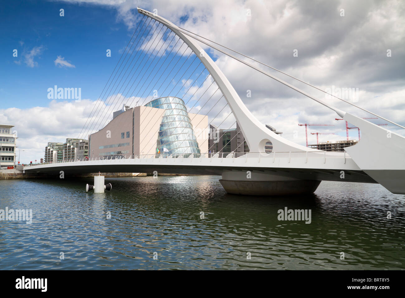 Samuel Beckett Bridge verbindet die Northside und Southside der Stadt über den Fluss Liffey in die Dublin, Irland. Stockfoto