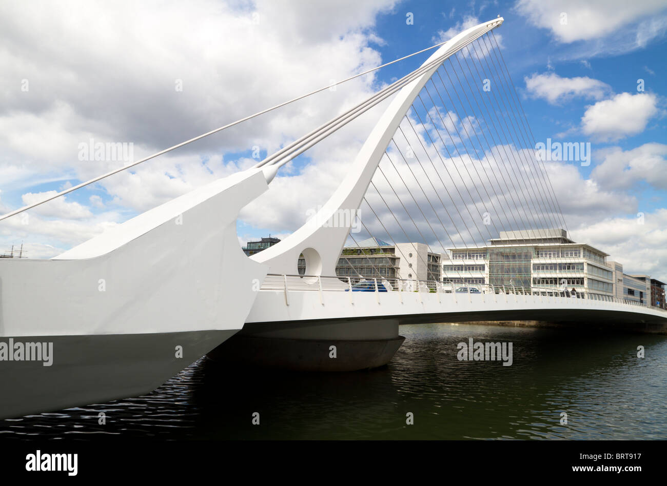 Die Samuel Beckett Brücke über den Fluss Liffey in Dublin, Irland. Stockfoto