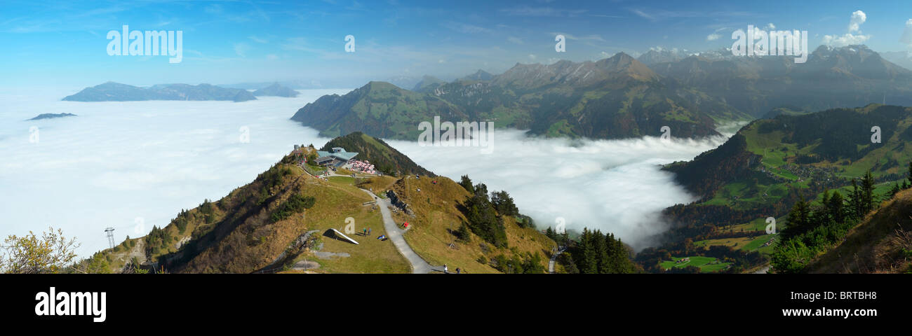 Blick vom Stanserhorn-Gipfel Richtung Osten, Schwyz, Schweiz CH Stockfoto