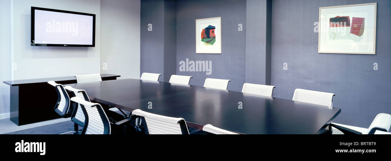 Panorama-Aufnahme einer Boardroom-Einstellung Stockfoto