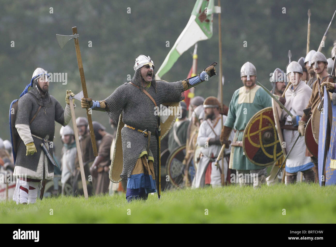 Die Schlacht von Hastings wird an der Stelle des ursprünglichen Kampf neu erstellt. Bild von James Boardman Stockfoto