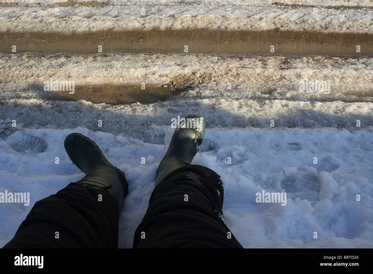 Schneeschmelze und Gummi-Stiefel Stockfoto