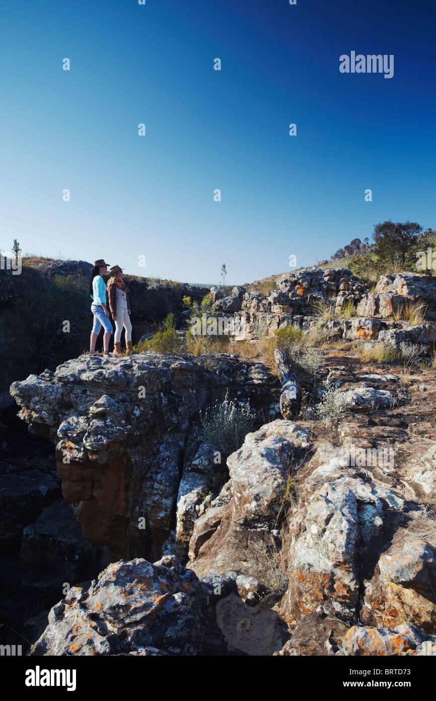 Frauen in Lisbon Falls, Drakensberg Randstufe, Mpumalanga, Südafrika (MR) Stockfoto