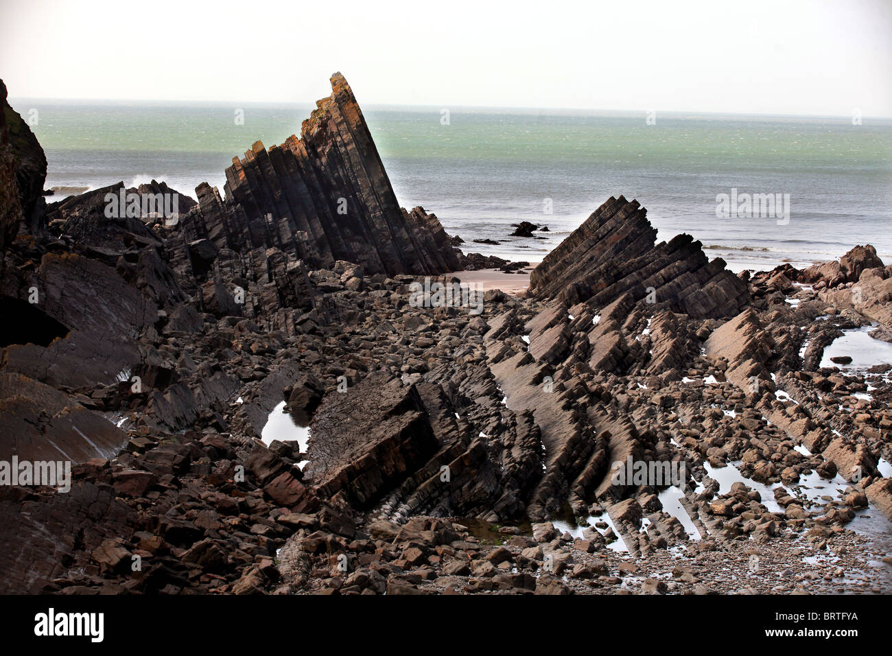GV der zerklüfteten Küste in der Nähe von Hartland, Devon. Stockfoto