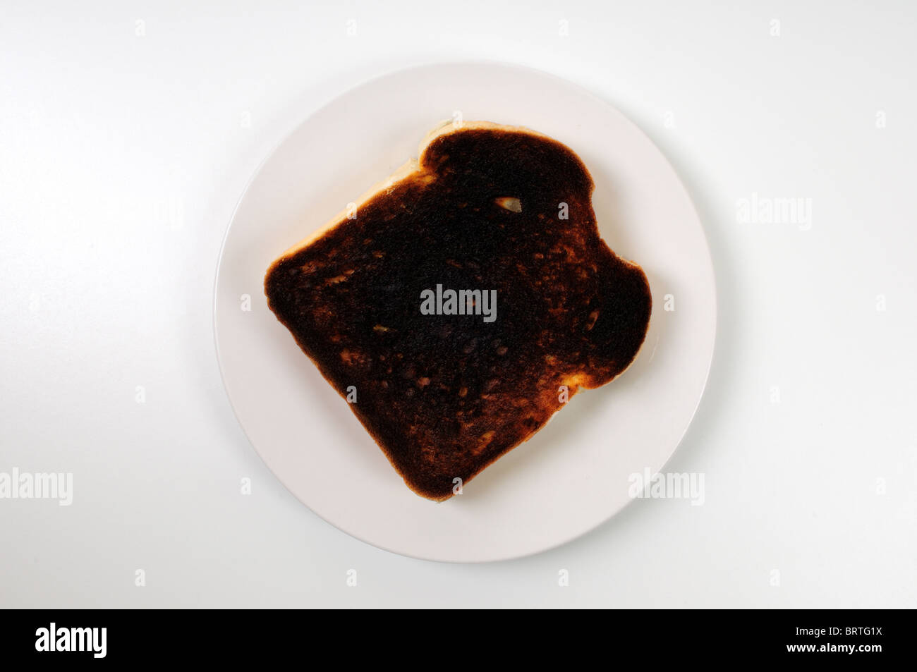Scheibe von verbranntem Toast. Stockfoto