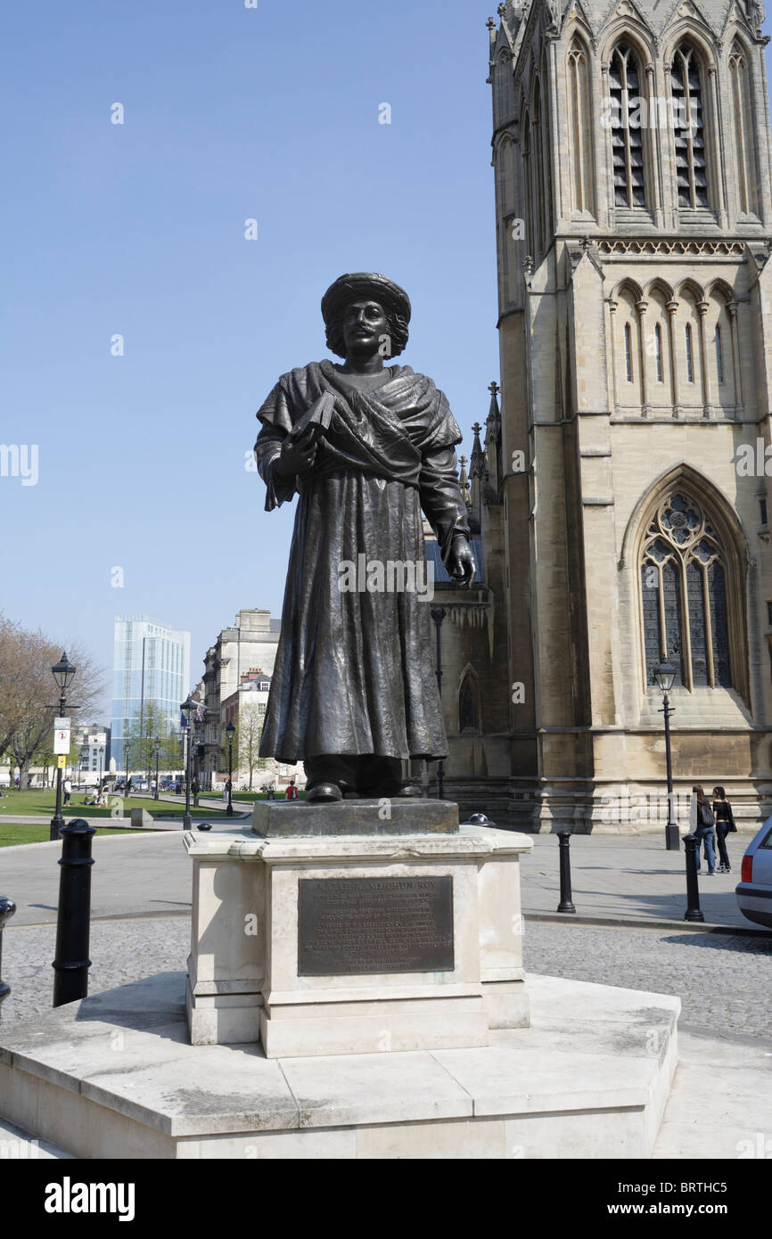 Statue von Rajah Rammohun Roy auf College Green vor der Kathedrale von Bristol, England Stockfoto