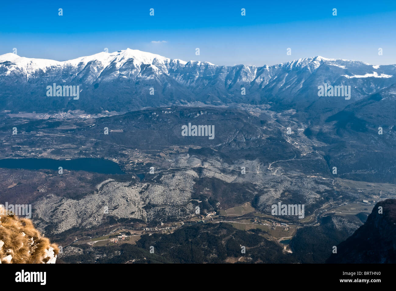 Trient-Tal. Luftaufnahme von Mt. Brento, Italien Stockfoto