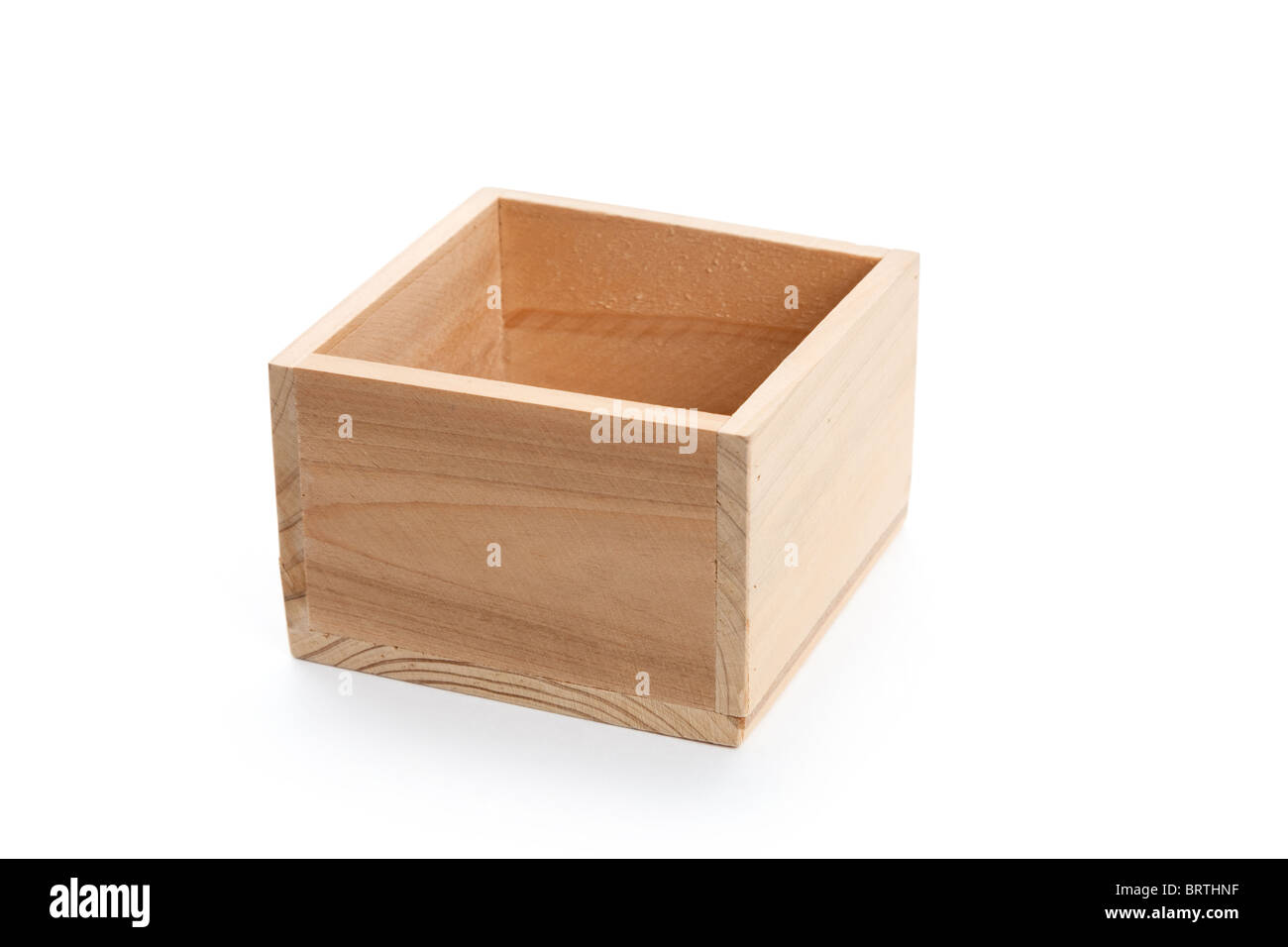 Leere Holzkiste mit weißem Hintergrund Stockfoto