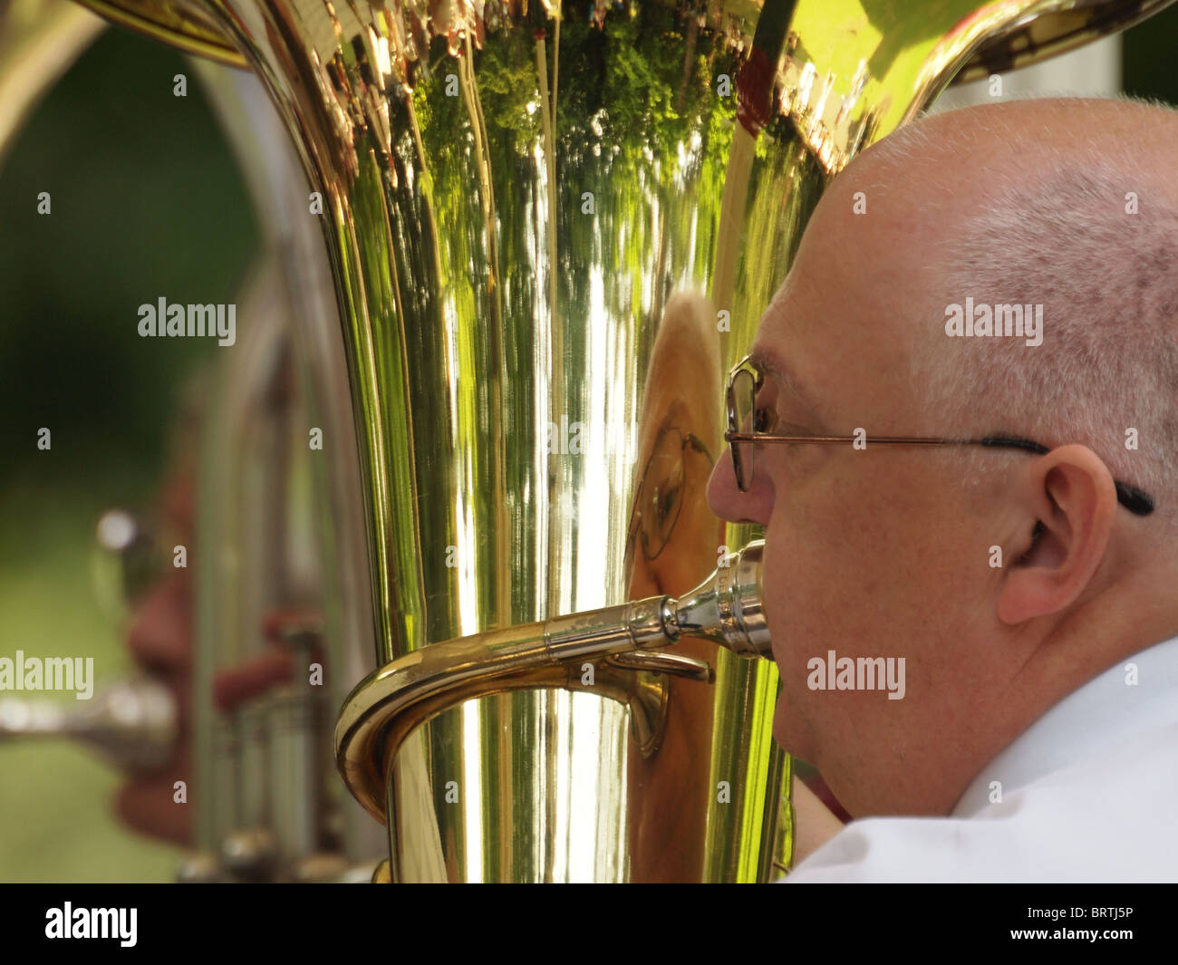 Tuba-Spieler Highworth Silber Band Stockfoto