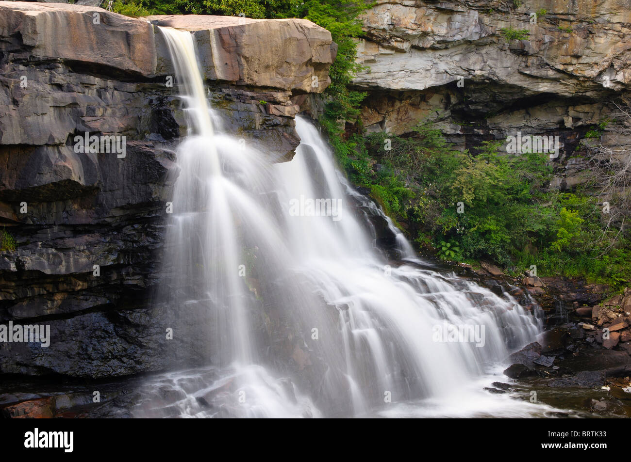 Die Blackwater River, fällt einem 62 Fuß Bahndamm in Blackwater Falls State Park. Stockfoto