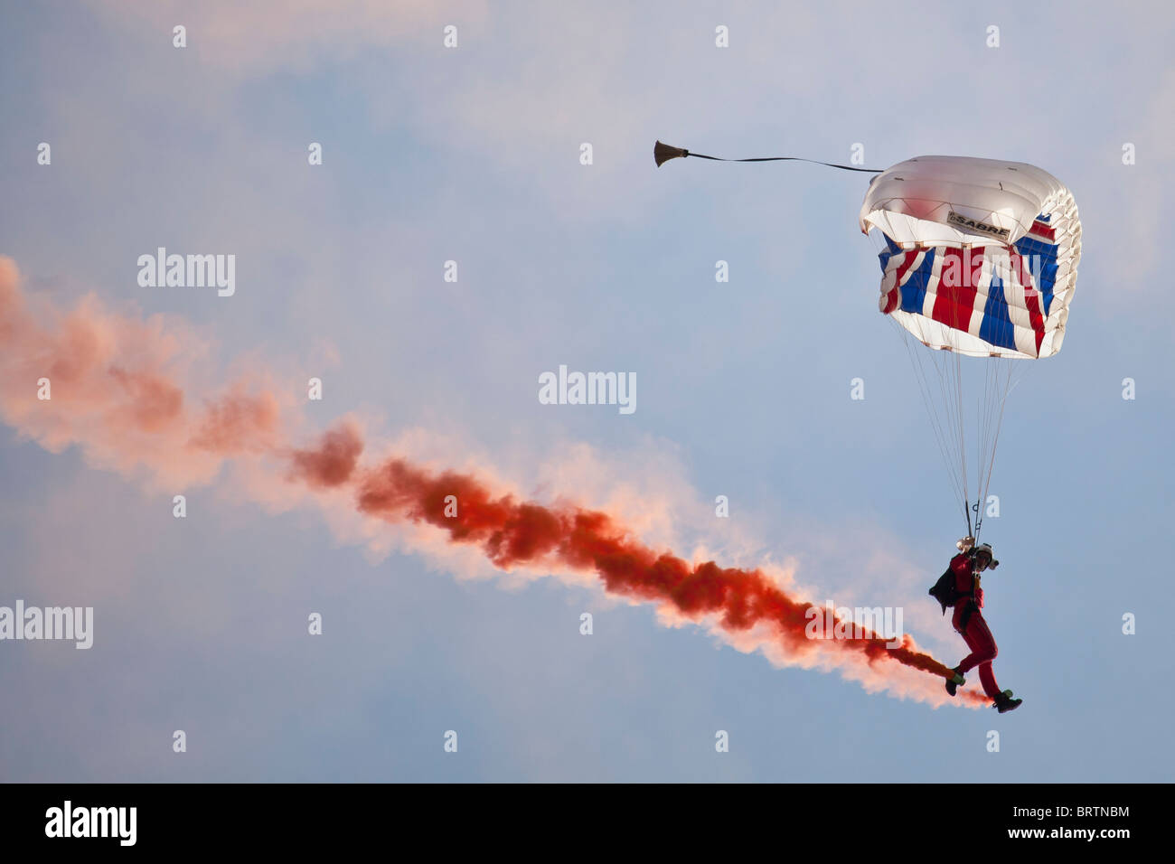 Red Devils in der Start-Flagge in Silverstone zu bringen. Stockfoto