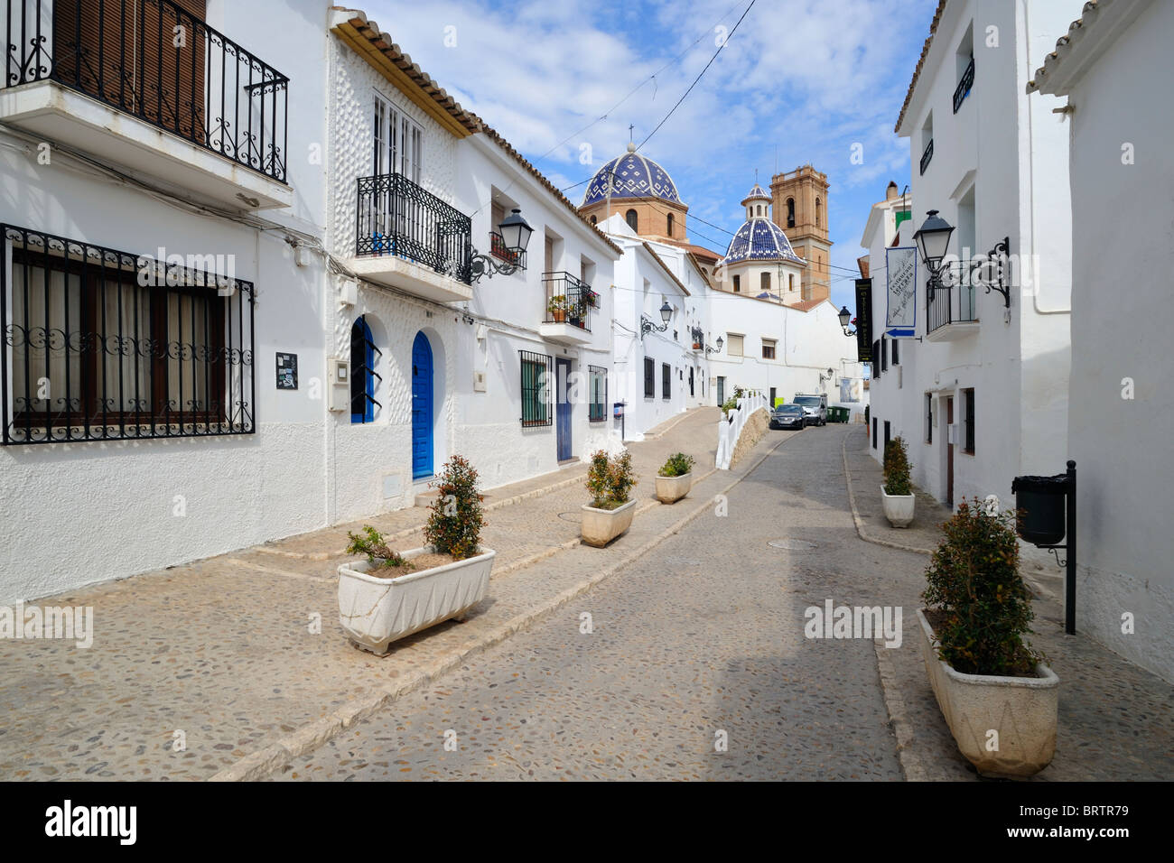 Malerische Straße im alten Altea, Costa Blanca, Spanien. Stockfoto