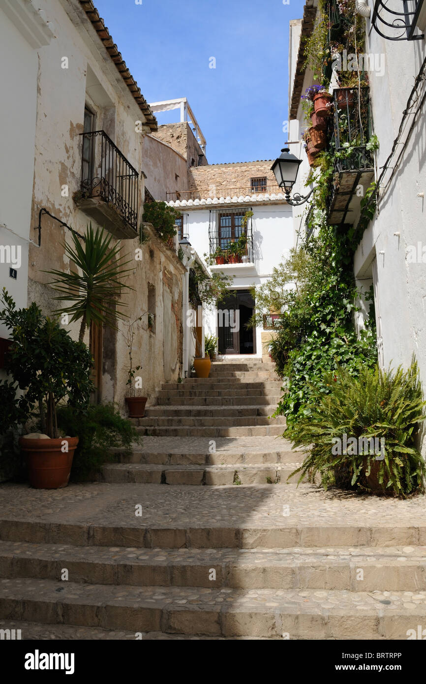 Malerische Straße im alten Altea, Costa Blanca, Spanien. Stockfoto