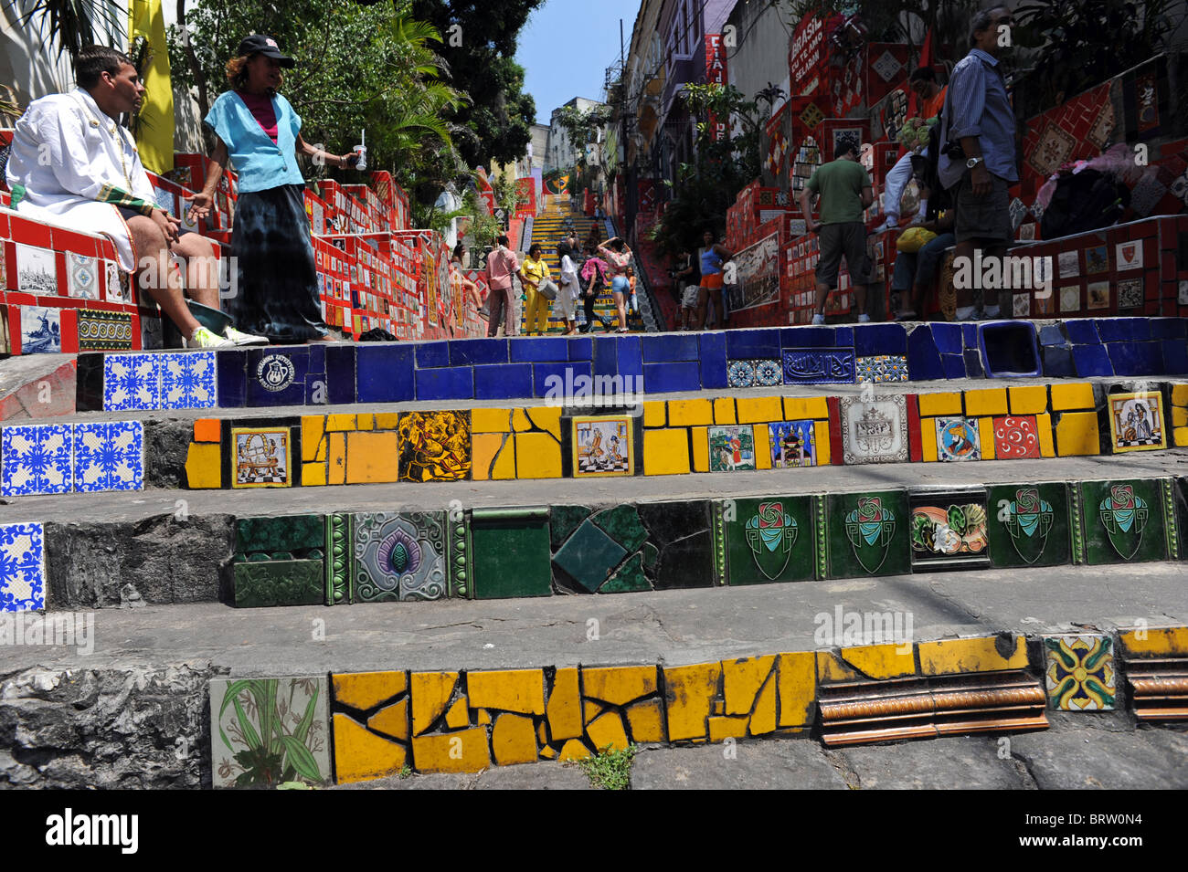 Escadaria Selarón den Satz von weltberühmten Treppe in Santa Teresa / Lapa Gegend von Rio und ist das Werk des Künstlers Jorge Selarón Stockfoto