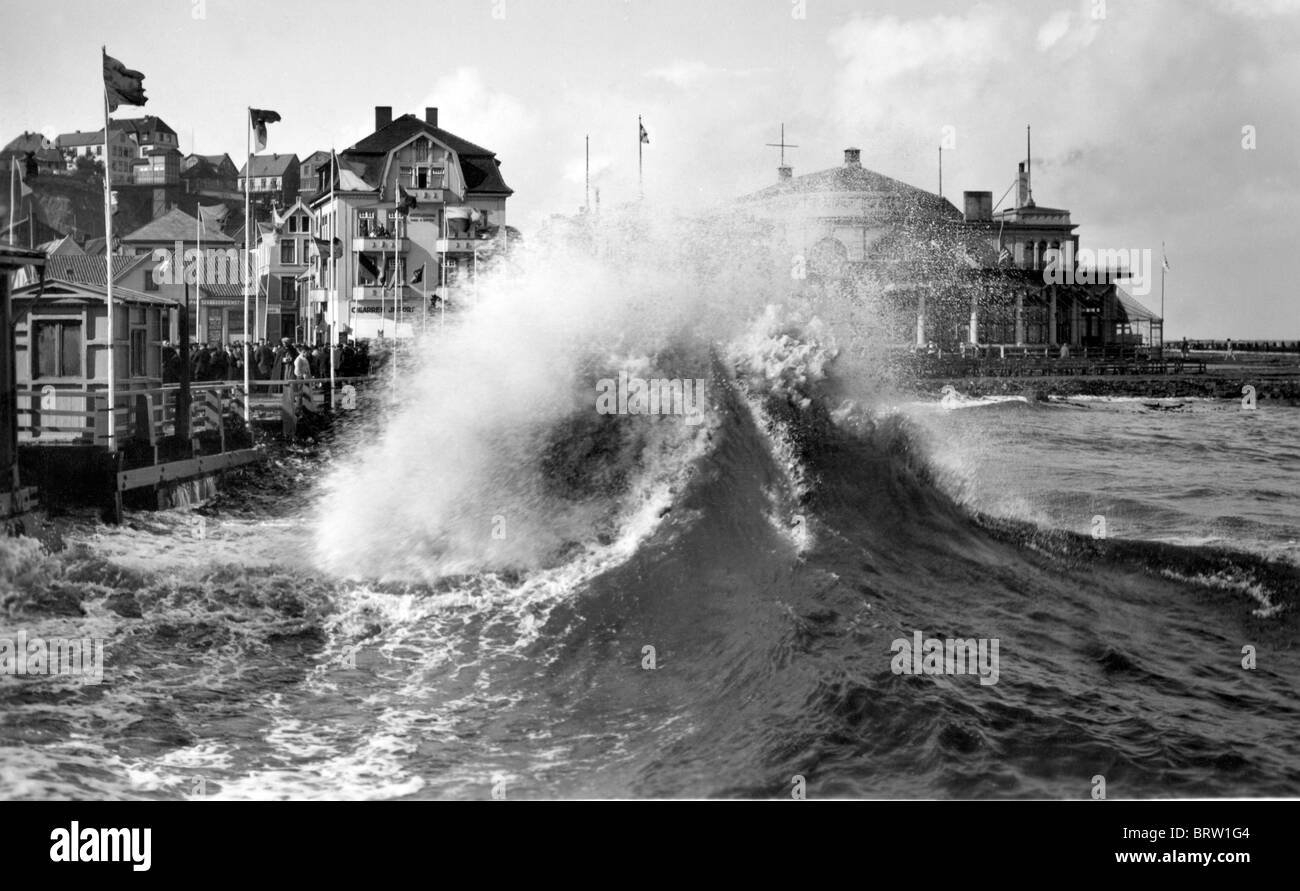 Sturm auf einer Küste, hohe Welle, historische Photgraph, um 1922 Stockfoto