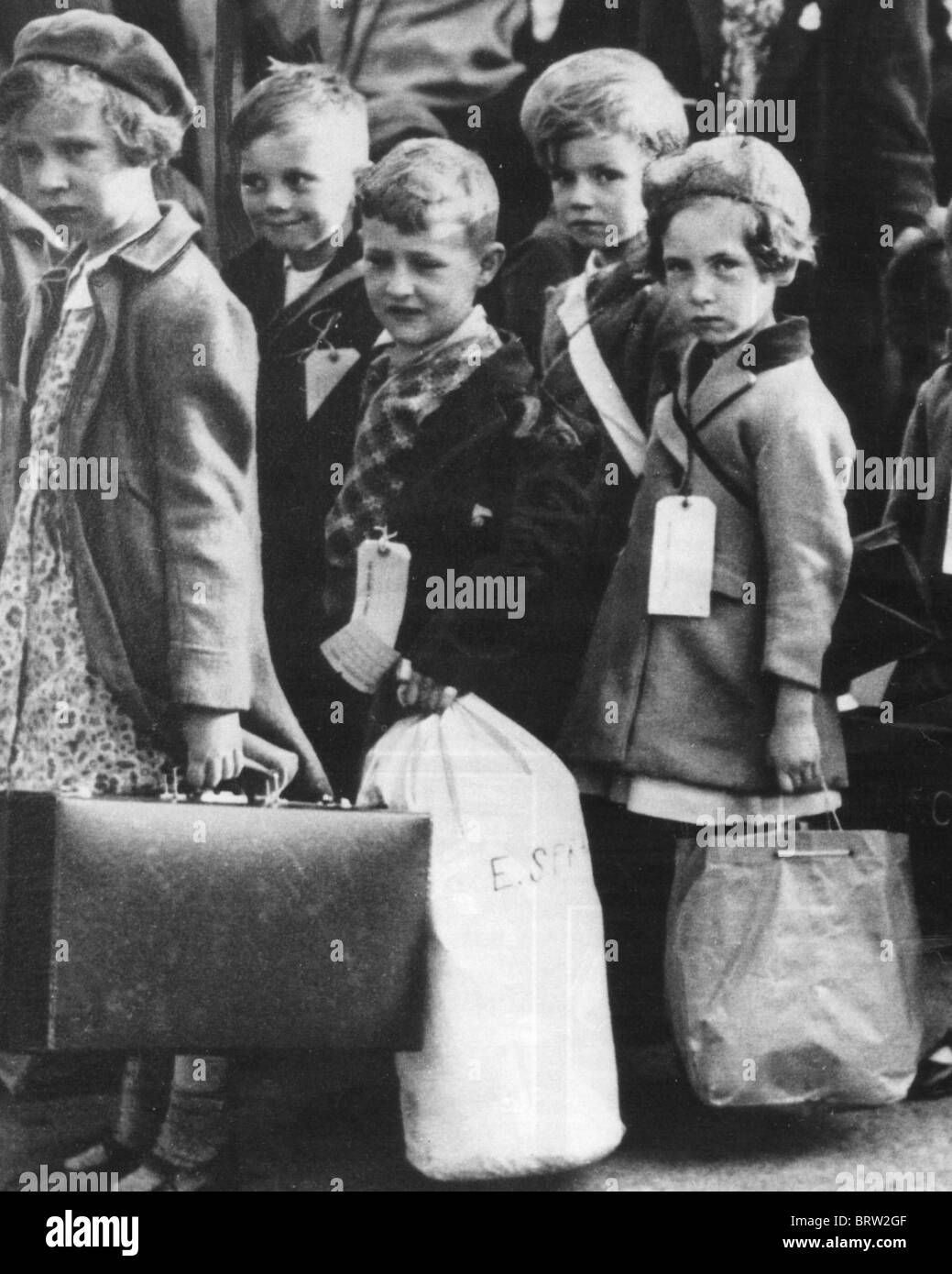 LONDON KOMÖDIENHAFTEN Kinder an der Paddington Station, London, im Oktober 1939 Stockfoto