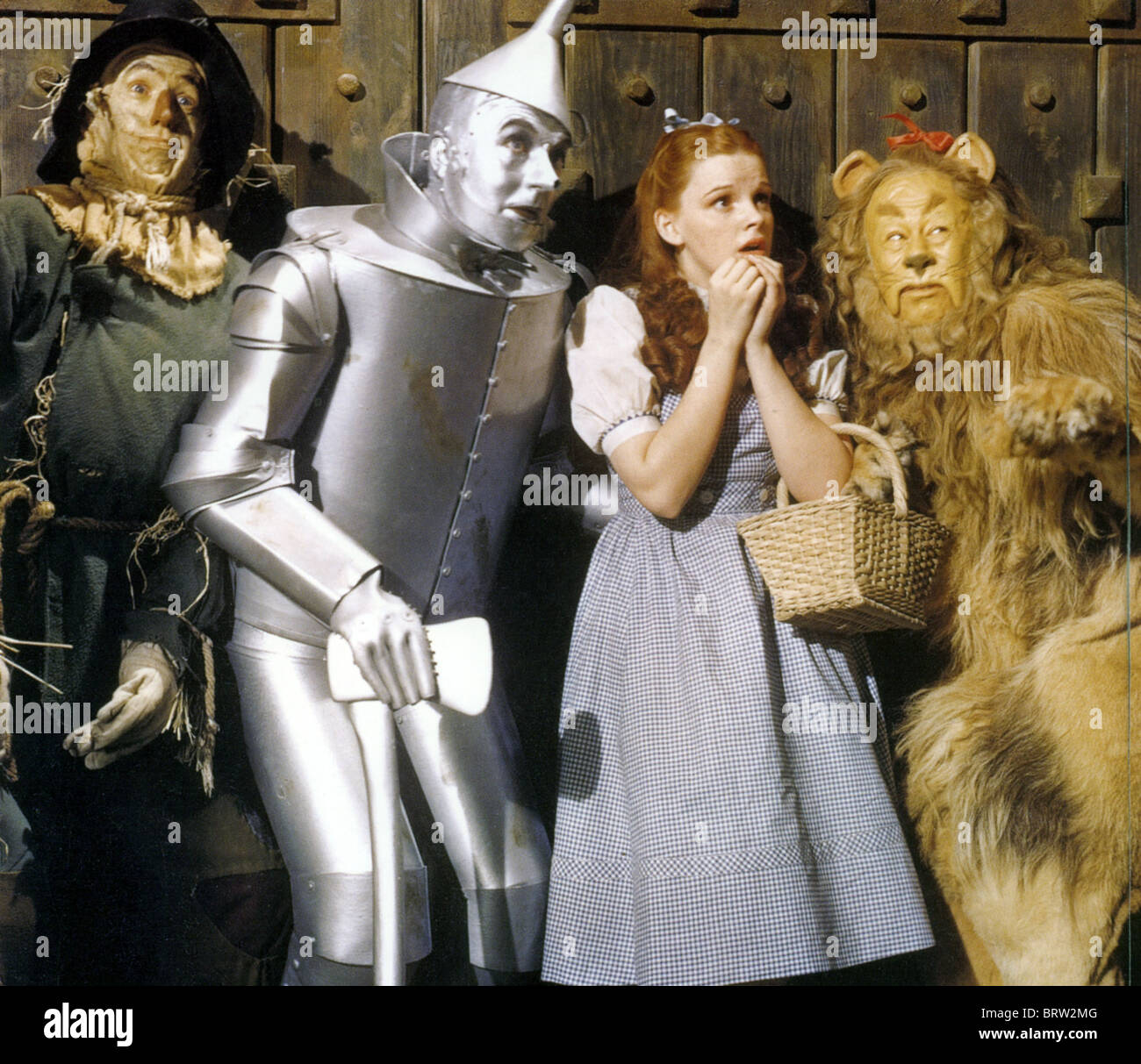 DER Zauberer von OZ 1939 MGM-Film mit von links Ray Bolger, Jack Haley, Judy Garland und Bert Lahr Stockfoto