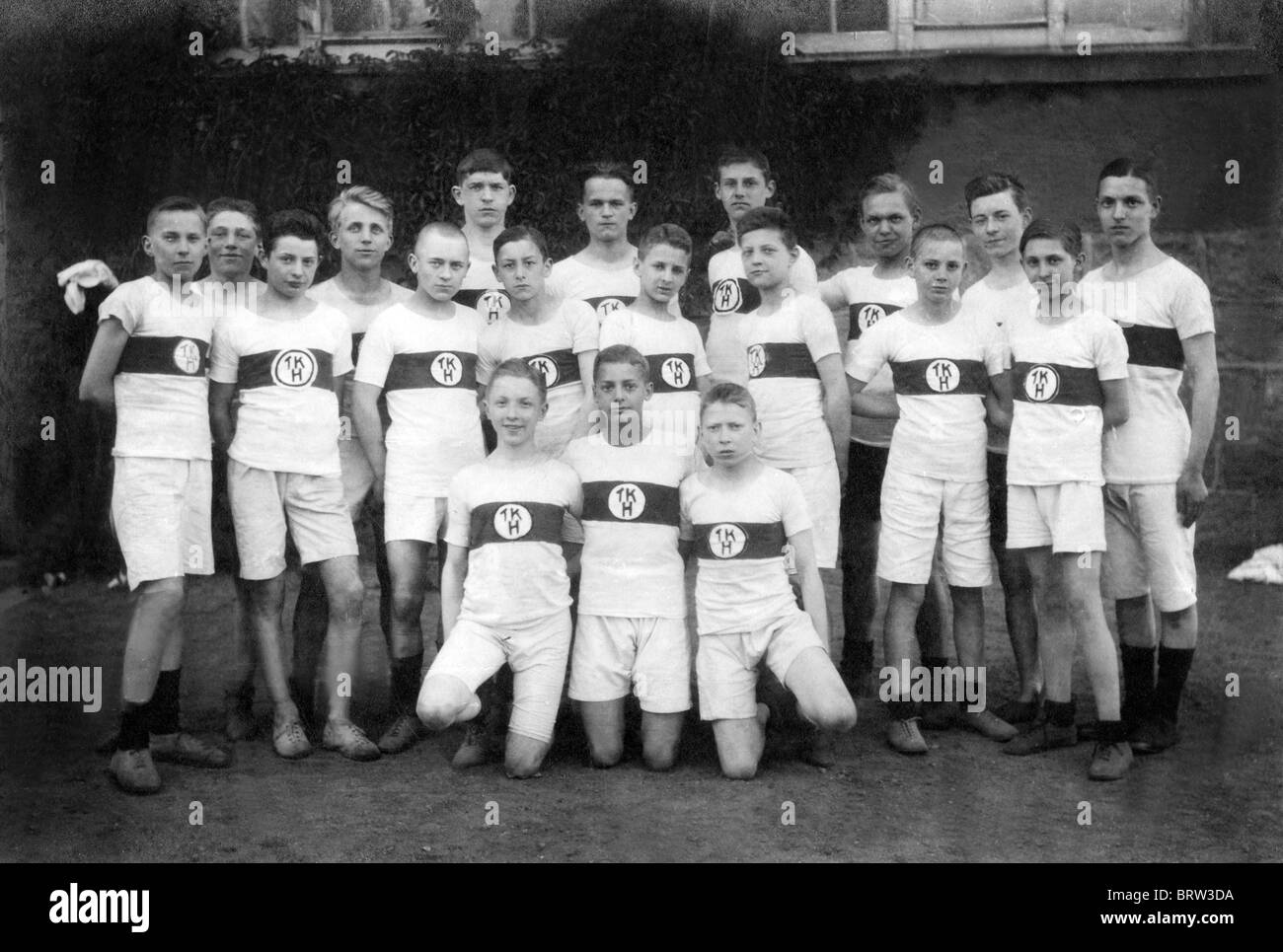 Junge Sportler tragen Trikots, historisches Foto, ca. 1931 Stockfoto