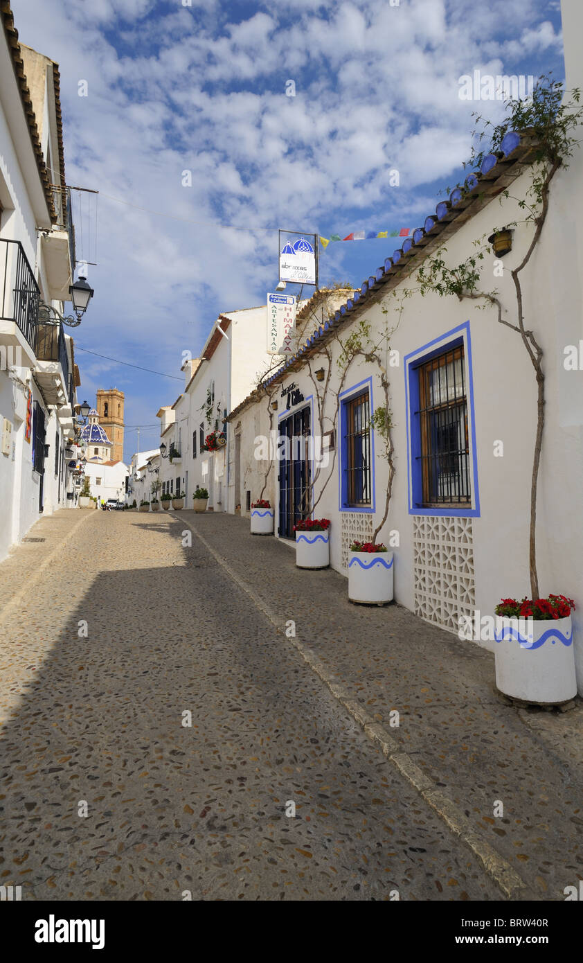 Malerische Straße im alten Altea, Costa Blanca, Spanien. Stockfoto