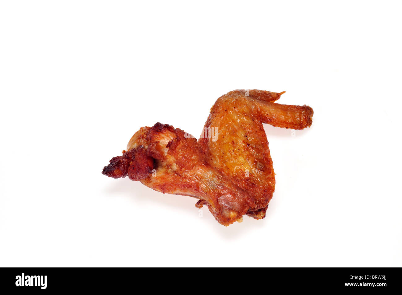 Single gebratene chinesische Chicken Wing auf weißem Hintergrund Ausschnitt isoliert. Stockfoto