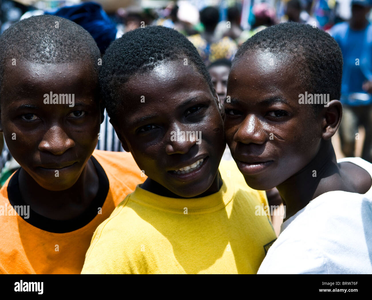 Togoische Jugend stoppen für ein Bild. Stockfoto