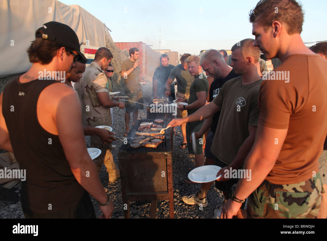 BBQ der scheidende niederländische Soldaten in afghanistan Stockfoto