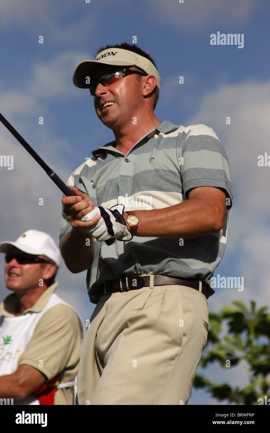 Australische PGA Golfer Robert Allenby während einer Proberunde vor der 2005 Sony Open In Hawaii abschlägt. Stockfoto