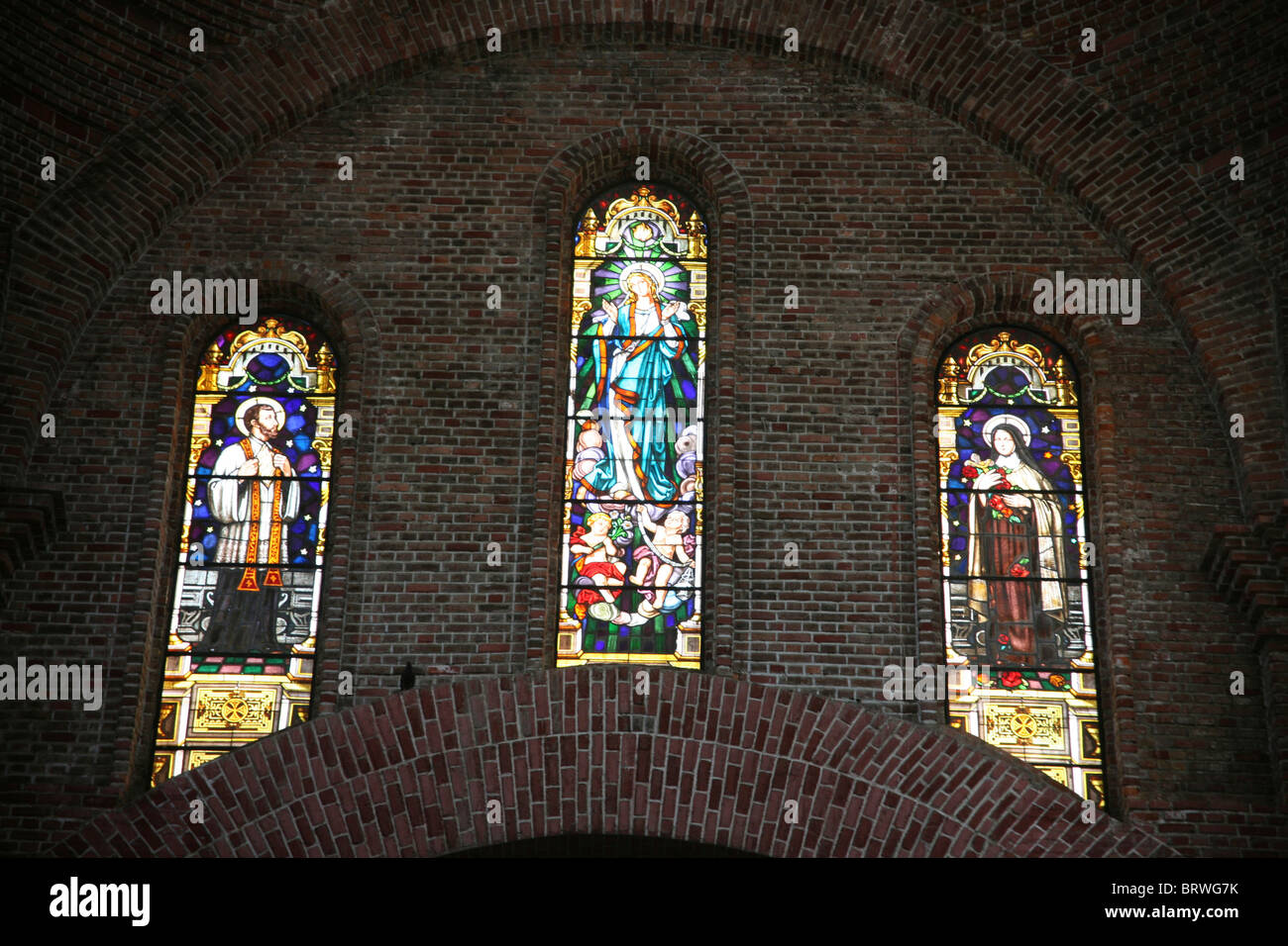 Glas in Windows in kolumbianischen Kirche geführt Stockfoto