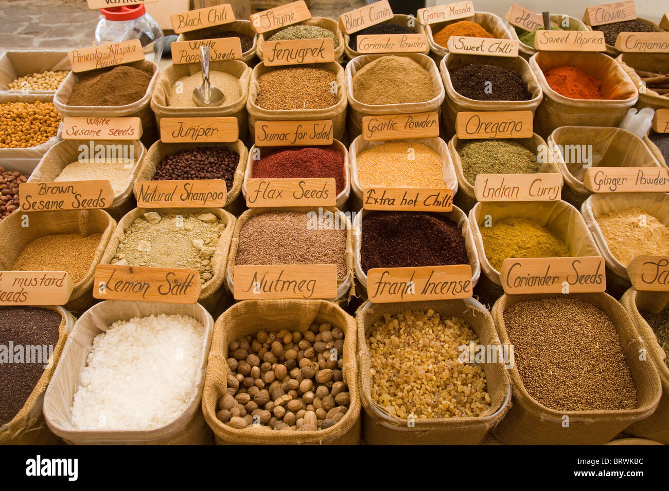 Exotische Gewürze im türkischen Markt in Kalkan Stockfoto