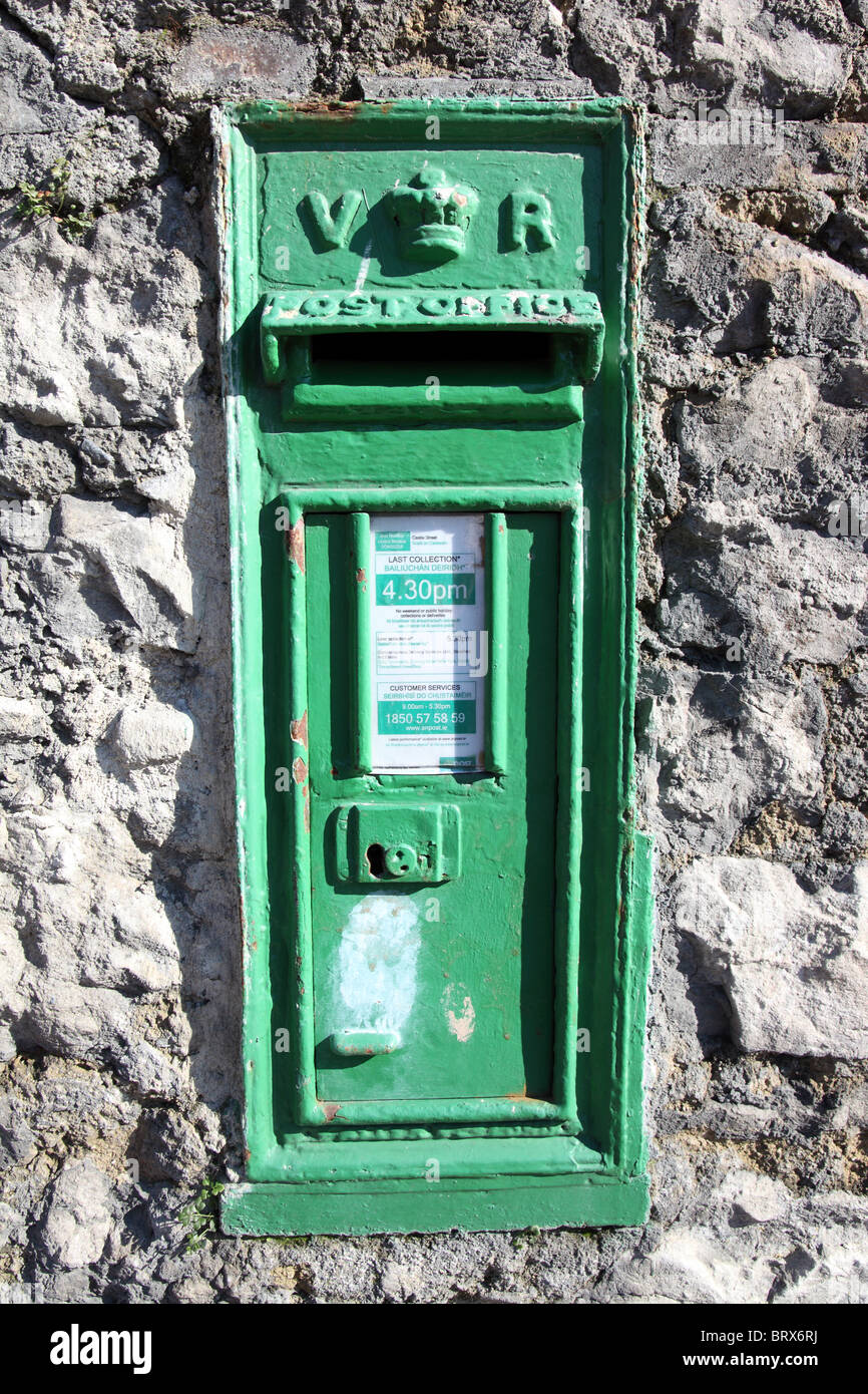 Victorian, Wand-Briefkasten, Carrickmacross, County Monaghan, Irland Stockfoto