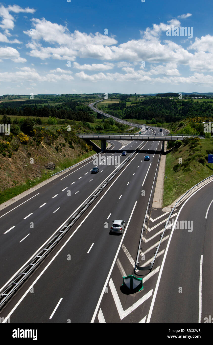 Autobahn und Brücke in Frankreich, Europa. Stockfoto