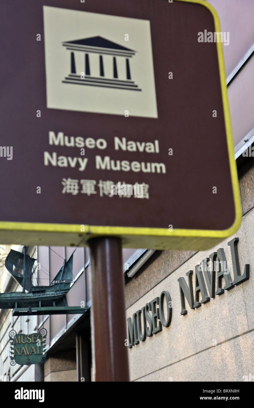 MELDEN SIE IN SPANISCH, ENGLISCH UND CHINESISCH AN DER NAVAL MUSEUM (MUSEO NAVAL), MADRID, SPANIEN Stockfoto