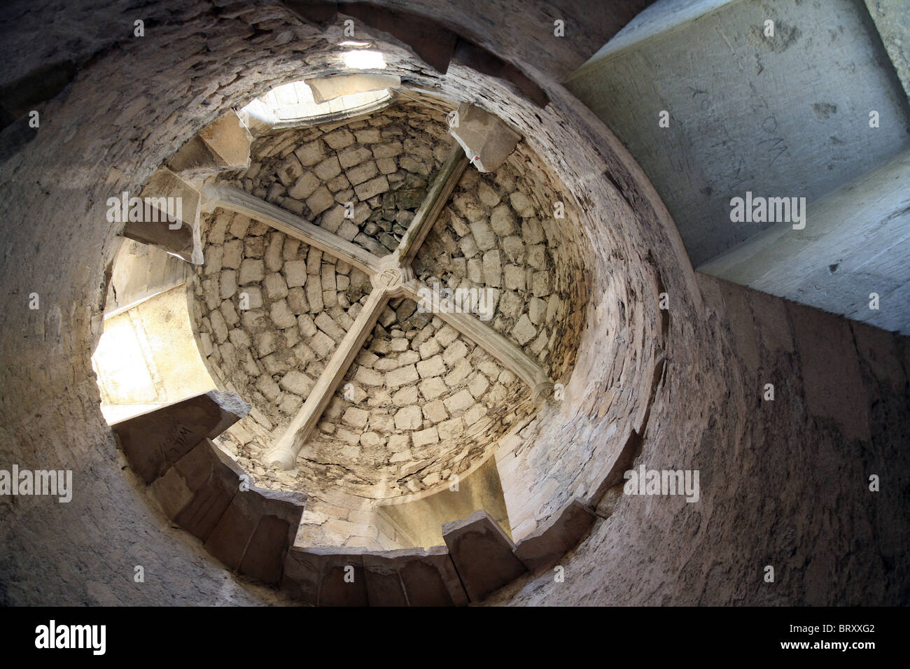 ALTEN INNEREN TREPPE, RUINEN DES MITTELALTERLICHEN SCHLOSSES, OPPEDE-LE-VIEUX, VAUCLUSE (84), FRANKREICH Stockfoto