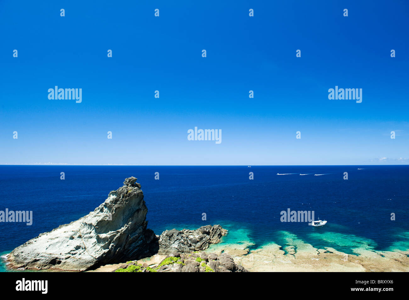 Nautische Schiffe auf See, Präfektur Okinawa, Japan Stockfoto