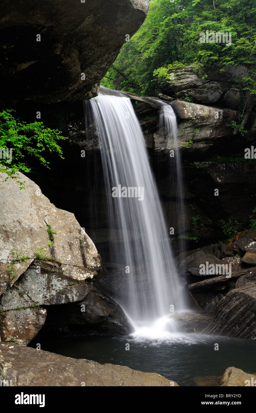 Eagle Falls Wasserfall am Cumberland Falls State Park Kentucky unterbieten Preisunterbietung Überhang Reflexion Stockfoto