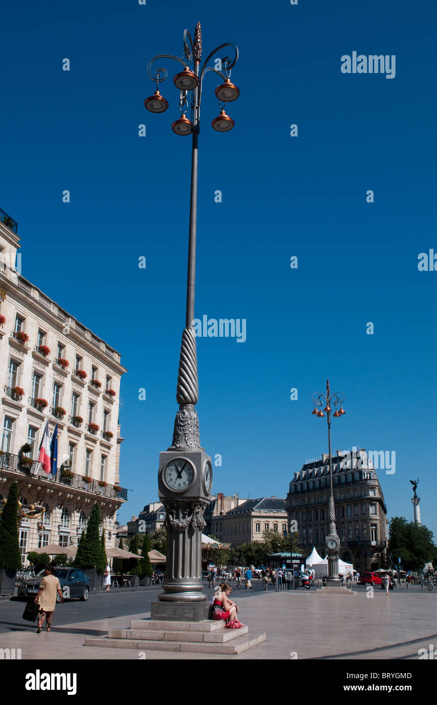 Uhren am Place De La Comedie, Bordeaux, Frankreich Stockfoto
