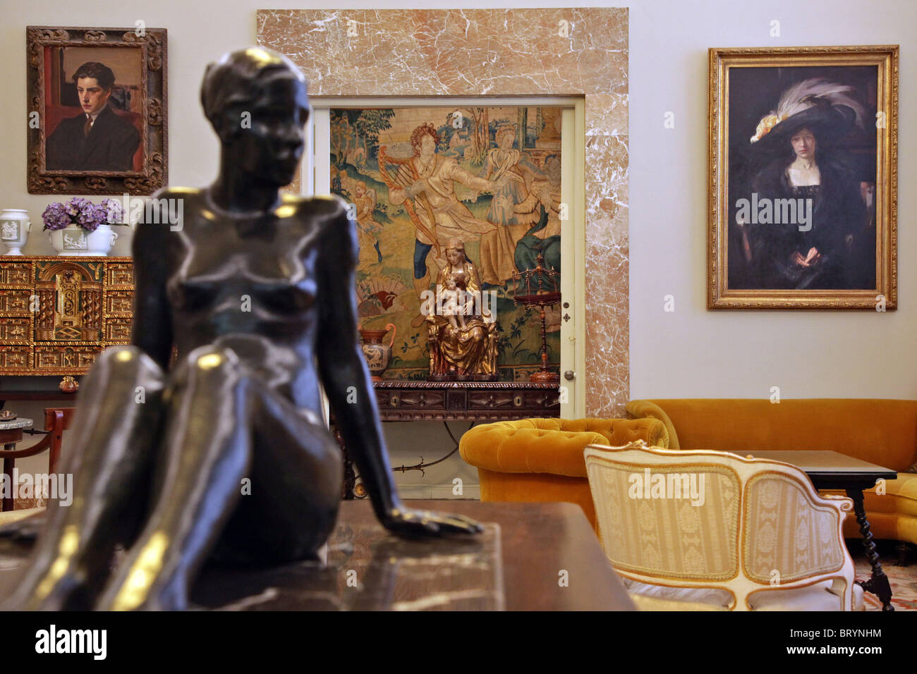 STATUE UND GEMÄLDE IM MUSEUM HAUS DES MALERS JOAQUIN SOROLLA, MADRID, SPANIEN Stockfoto