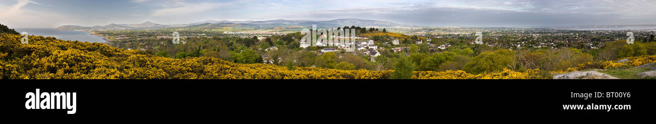 180° Panorama, zeigt Killiney Bay, Wicklow und Dublin Mountains, Dublin City, Hafen und Bucht von Killiney Hill, Irland Stockfoto