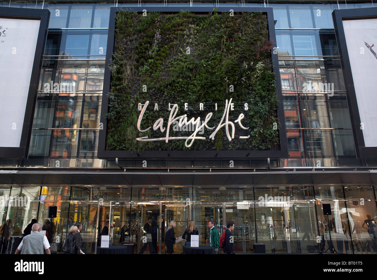 Außenansicht des Kaufhauses Galeries Lafayette, Berlin, Deutschland Stockfoto