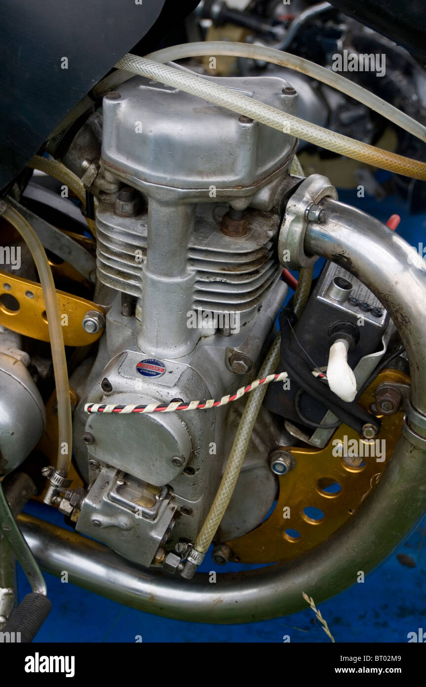 Einzylinder Benzinmotor in einem Grasstrack Motorrad s Stockfoto