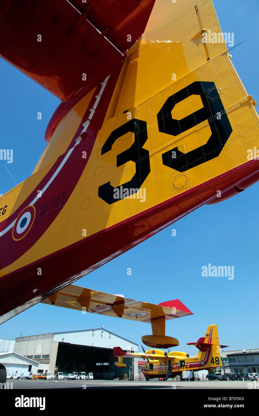 CANADAIR AN DEN RETTUNGSDIENST BRANDBEKÄMPFUNG TANKER FLUGZEUG BASE, MARIGNANE (13), FRANKREICH Stockfoto