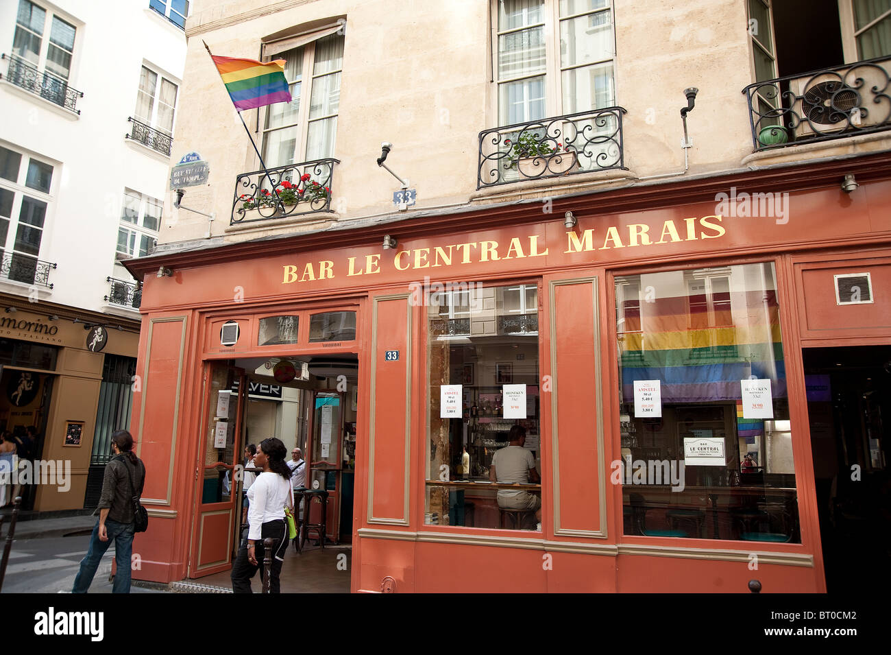 Le marais bar paris Fotos und Bildmaterial in hoher Auflösung Alamy