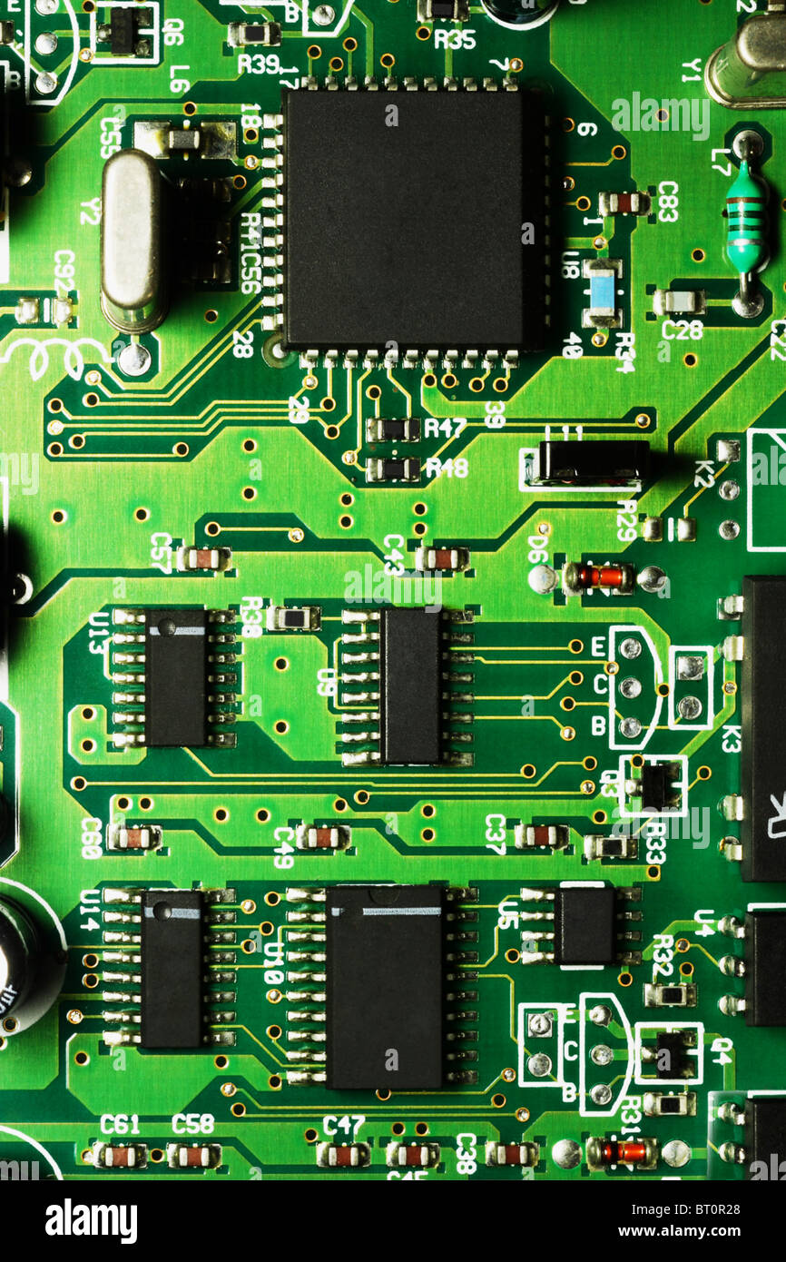 Elektronikplatine mit Pommes Frites und transitors Stockfoto