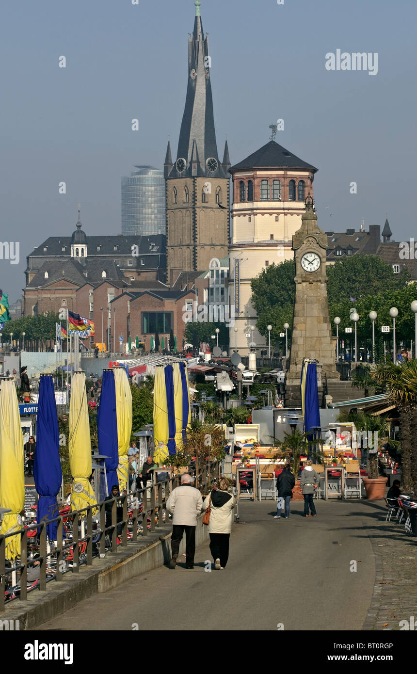 Die Rheinpromenade in Düsseldorf, NRW, Deutschland Stockfoto