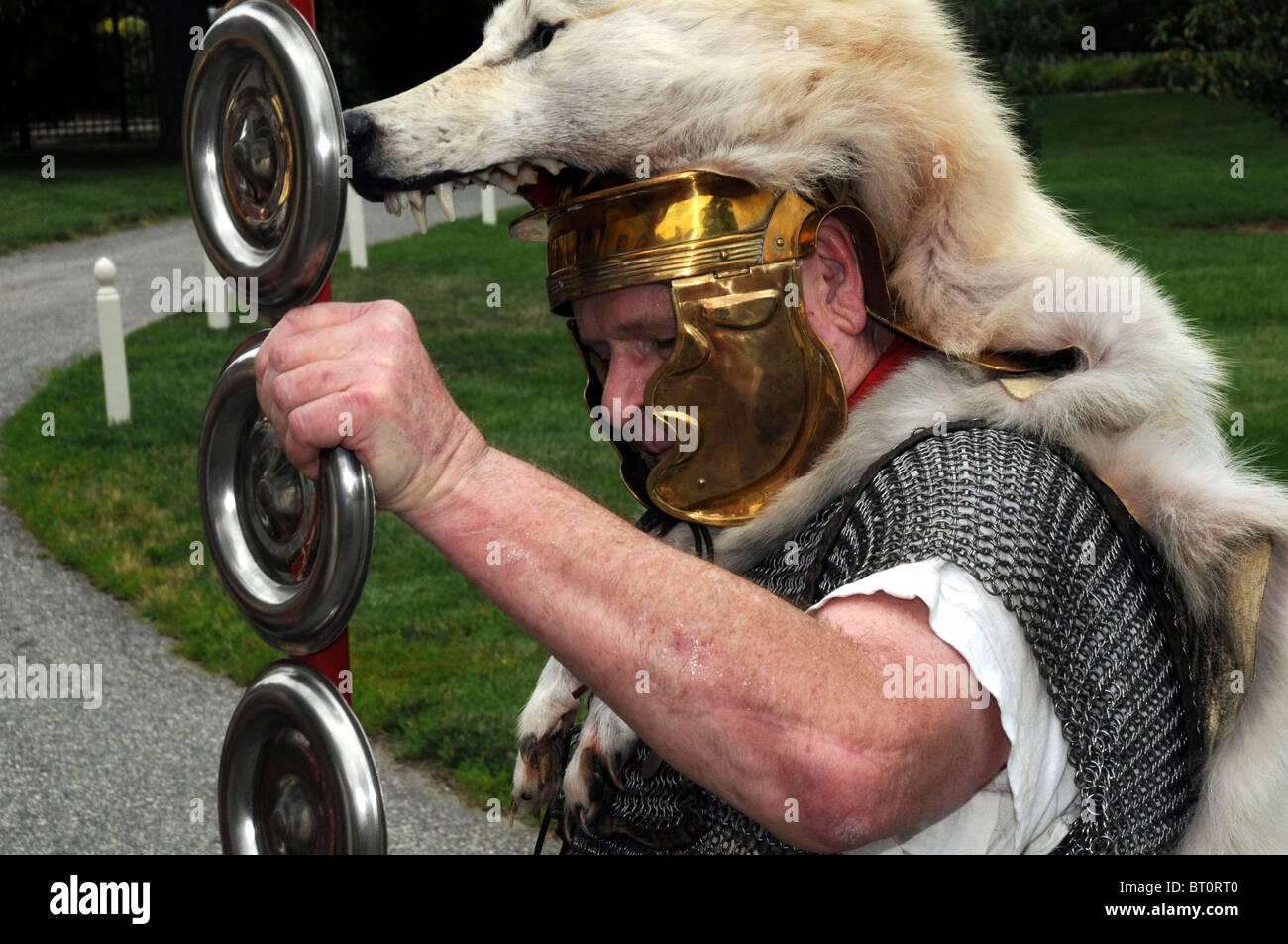 Mann, gekleidet wie ein Roman Centurion während Reenactment in Riverdale, Maryland Stockfoto