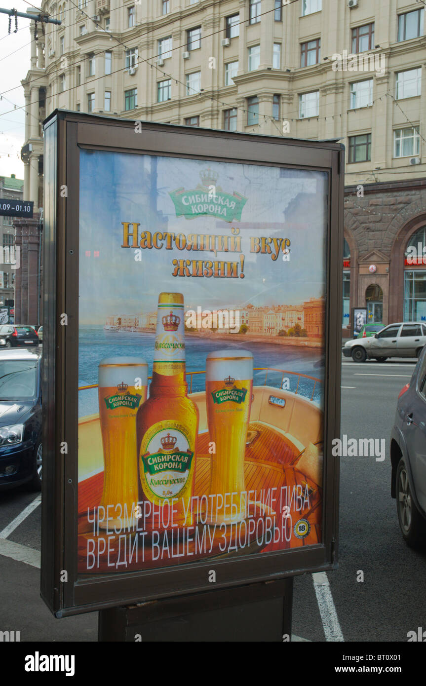 Bier Plakatwerbung Twerskaja-Straße Moskau Russland Mitteleuropa Stockfoto