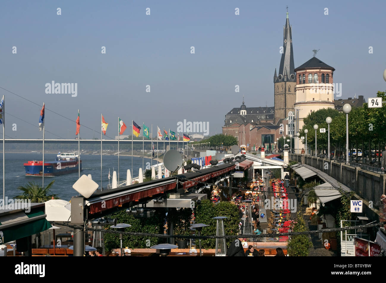Rhein promenade düsseldorf -Fotos und -Bildmaterial in hoher Auflösung ...